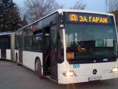 В градския транспорт на София ще има зарядни за телефон