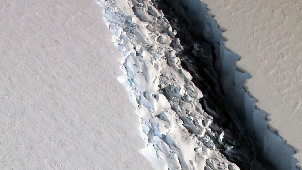 Айсберг с тегло един трилион тона се откърти от Антарктика