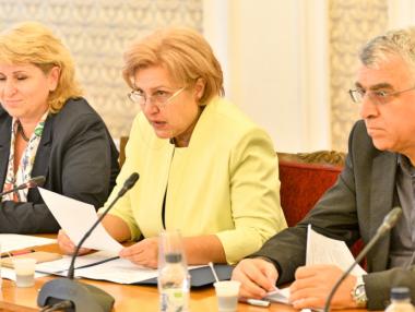 Бюджетна комисия остави кешовите плащания до 10 000 лв.