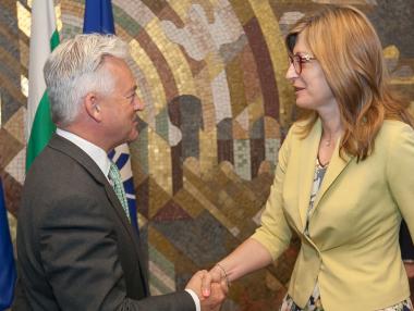 Захариева: Правата на българите на Острова трябва да бъдат гарантирани при Brexit