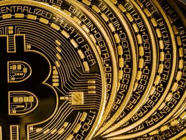 Швейцарска банка е първата, която предлага биткойни