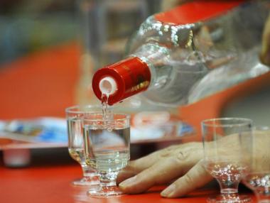 Русия забранява алкохола по празници