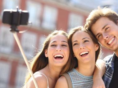 Милано забрани стиковете за селфи