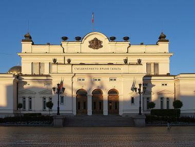 Депутатите ще гласуват на второ четене ограниченията за плащане в брой