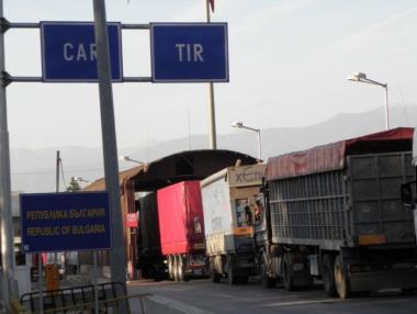 Вдигат цената на еднодневните винетки за тирове