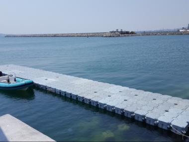 Плаващият кей край Бургас всъщност няма общо с Кристо