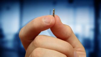 Американска компания ще инсталира чипове на служителите си