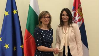 София съветва Белград да координира институциите си при правосъдната реформа