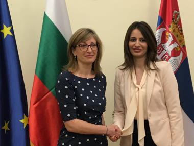 София съветва Белград да координира институциите си при правосъдната реформа