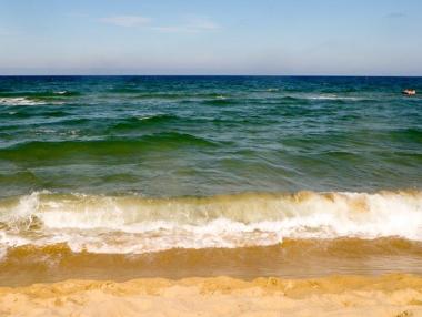 Проверка откри наличие на мазут на плажове в Несебър и Равда