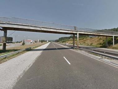 Започва демонтирането на пешеходния мост над „Тракия“