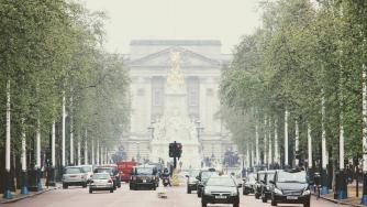 Великобритания слага край на продажбите на дизелови и бензинови коли