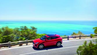 Jaguar представи новия петместен SUV E-PACE