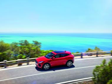 Jaguar представи новия петместен SUV E-PACE