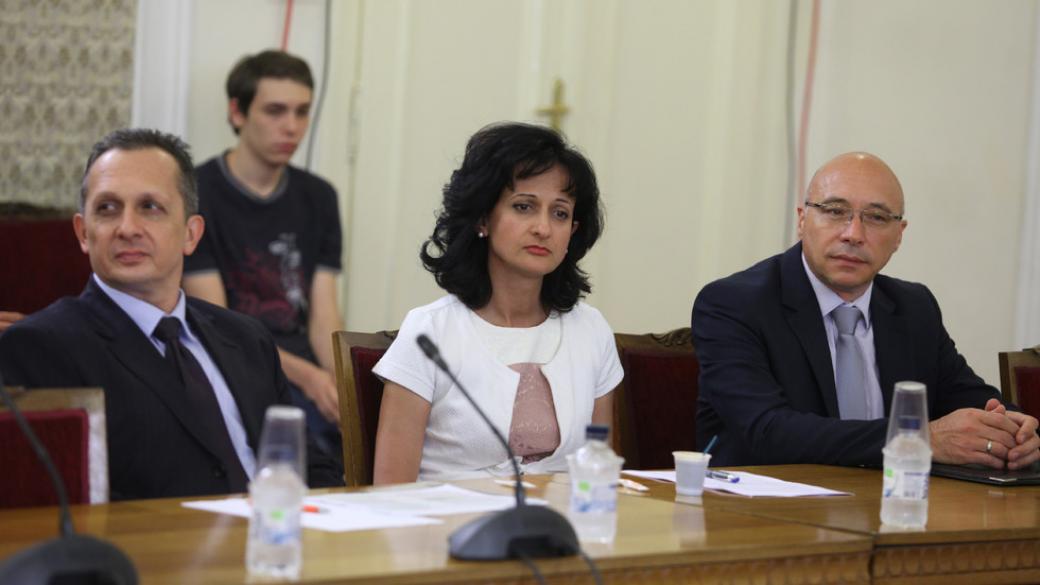 Парламентът не подкрепи кандидатите за заместници на Карина Караиванова
