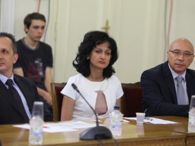 Парламентът не подкрепи кандидатите за заместници на Карина Караиванова