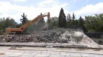 Паметникът пред НДК вече е в историята