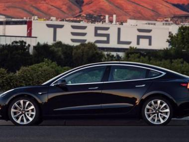 Tesla вече произвежда масови електрически автомобили