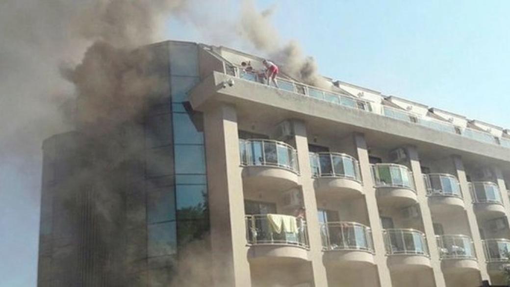 Пожар в хотел в Турция, евакуираха над 400 души