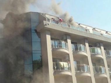 Пожар в хотел в Турция, евакуираха над 400 души