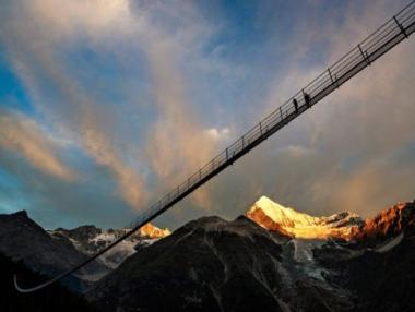 Швейцария построи най-дългия пешеходен мост в света
