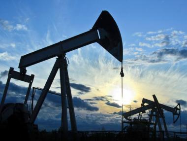 Петролът прекъсна печелившата си серия и поевтиня с над 2%