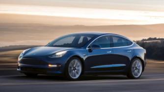 Tesla Model 3 отвън и отвътре