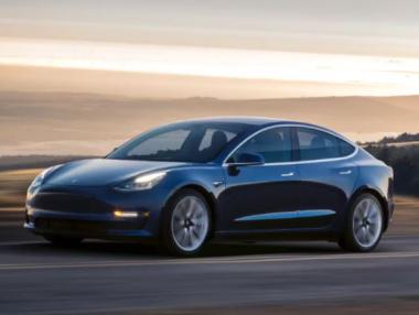 Tesla Model 3 отвън и отвътре