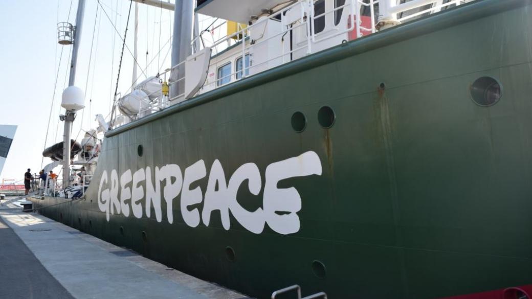 Корабът на Greenpeace акостира в пристанище Бургас