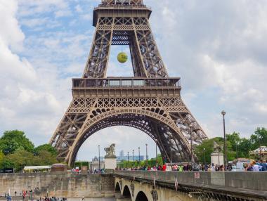 Евакуираха Айфеловата кула заради заплаха от тероризъм