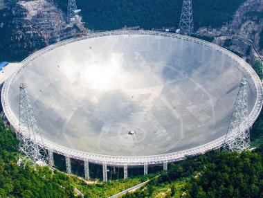 Китай не може да намери астроном за най-големия телескоп