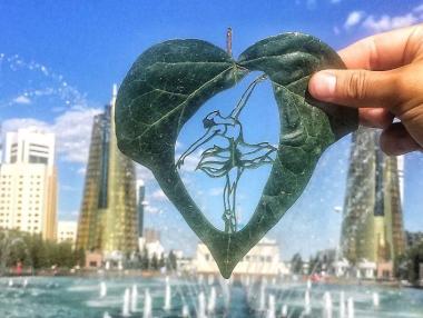 Миниатюрни шедьоври върху листа