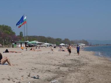 Концесионерът на „Бургас-север“ предложи 1 ст. за чадър и шезлонг