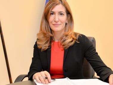 Ангелкова: Заради такси като „празен стол“ може да се отнема разрешително