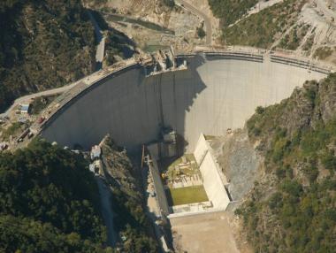 Чашата на язовир „Цанков камък“ се пукна, започва спешен ремонт