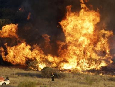 Пожар на о. Корсика наложи 700 души да бъдат евакуирани