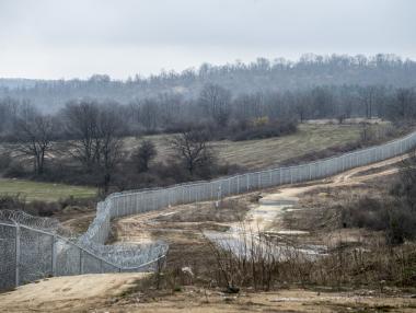 Мигранти се оплакват, че български полицаи са ги били и ограбили