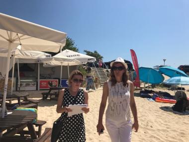 Ангелкова разпорежда смяна на чадъри на плаж „Равда-Академика“