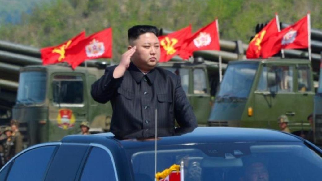 Ким Чен Ун отложи ракетния удар над Гуам