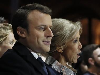 Популярността на Еманюел Макрон намаля двойно