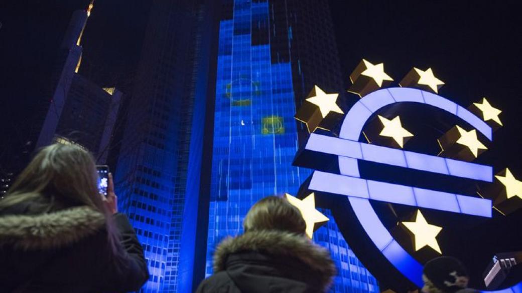 Доклад на ЕЦБ свали еврото до тримесечно дъно
