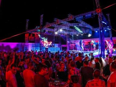 Прокуратурата иска да ограничи дискотеките на плажа в Слънчев бряг до 23 ч.