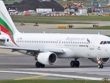 Полети на Bulgaria Air закъсняват между 2 и 17 часа