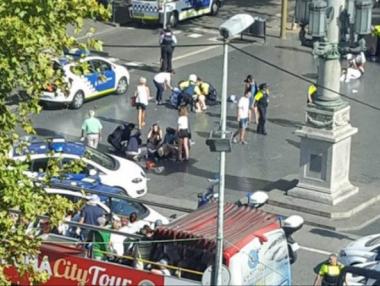 Терористите от Барселона планирали да взривят 120 газови бутилки