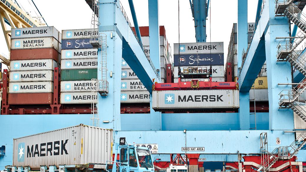 Moller-Maersk продаде нефтения си бизнес на френската Total