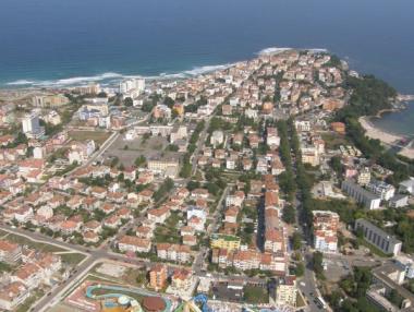 Данъчните затвориха пет от най-големите заведения в Приморско