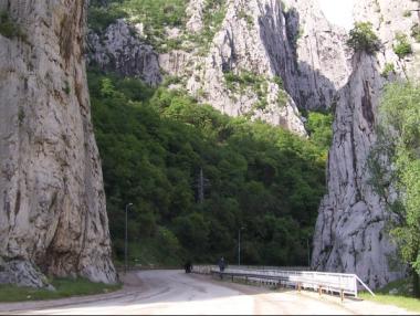 Започва ремонт на пътя между Враца и пещерата Леденика