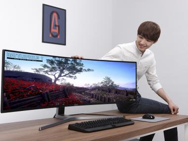 Samsung представя най-големия QLED гейминг монитор в света