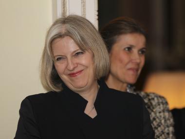 Тереза Мей отстъпва по ключов въпрос за Brexit