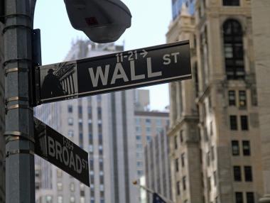 Щатските акции се понижиха, секторът на недвижимите имоти отчете ръст